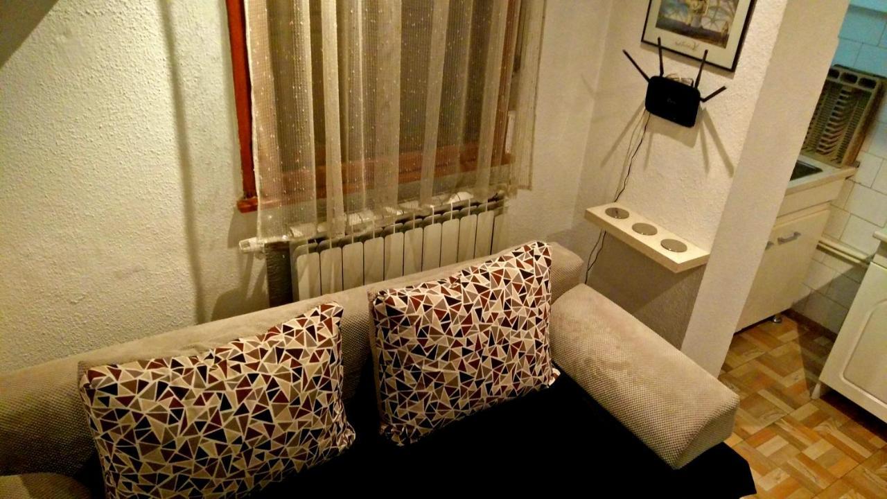 One Bedroom Apartment French Embassy Bucarest Exterior foto