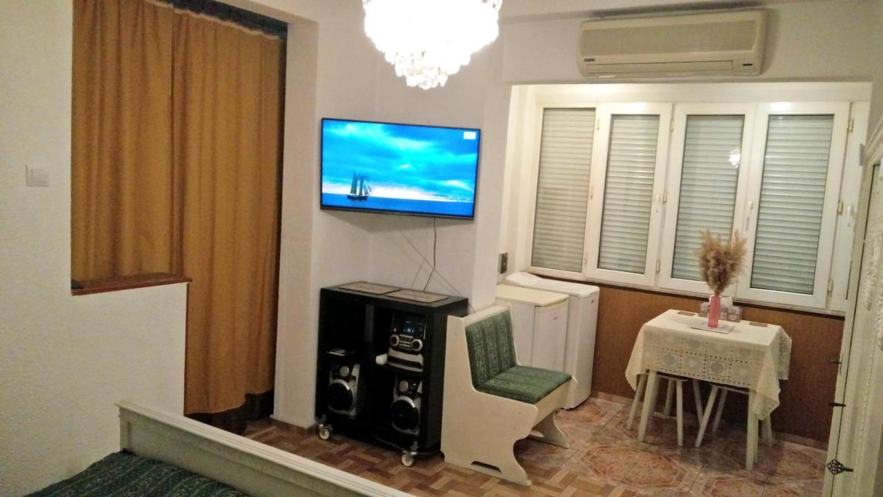 One Bedroom Apartment French Embassy Bucarest Exterior foto